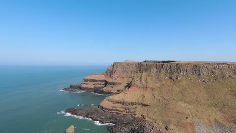 An-Der-Nordküste-Nordirlands-Befinden-Sich-Auch-Einige-Der-Beeindruckendsten-Historischen-Stätten-Des-Landes