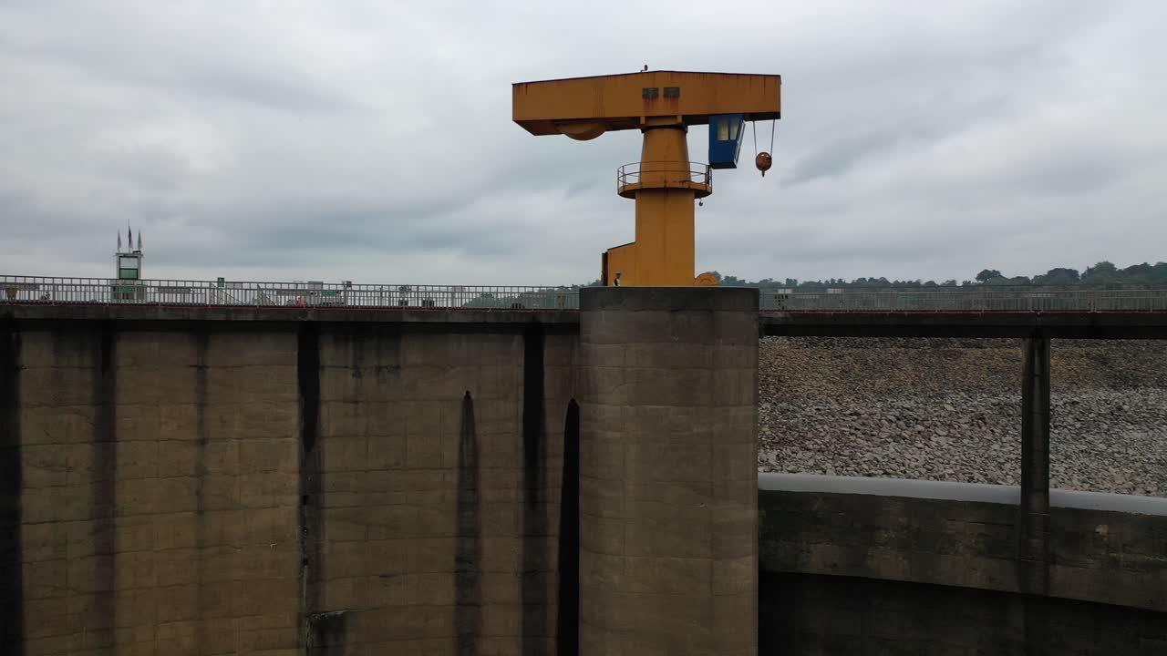 vista del paisaje de la presa