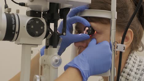 trabeculoplastia selectiva con láser. diagnóstico general de las enfermedades oculares. oftalmología lentes de gonioscopia