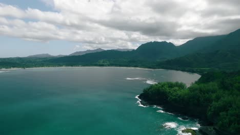 Breite-Luftfahrt-Während-Des-Tages-Von-Hanalei-Bay,-Hawaii