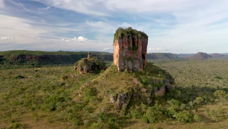 Aerial-view-of-"cerrado"-ecosystems-and-sedimentary-sandstone-rock-formations-from-Chapada-das-Mesas,-Carolina,-Maranhão,-Northeastern-Brazil