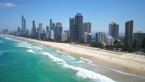 Costa-Dorada-Día-Soleado-De-Verano-Australia-Drone-2-Por-Taylor-Brant-Película