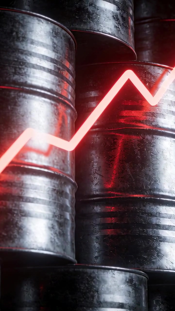 Barili di metallo impilati che catturano un zigzag al neon rosso che parte da sinistra e si muove verso l'alto, illuminando nervature industriali.