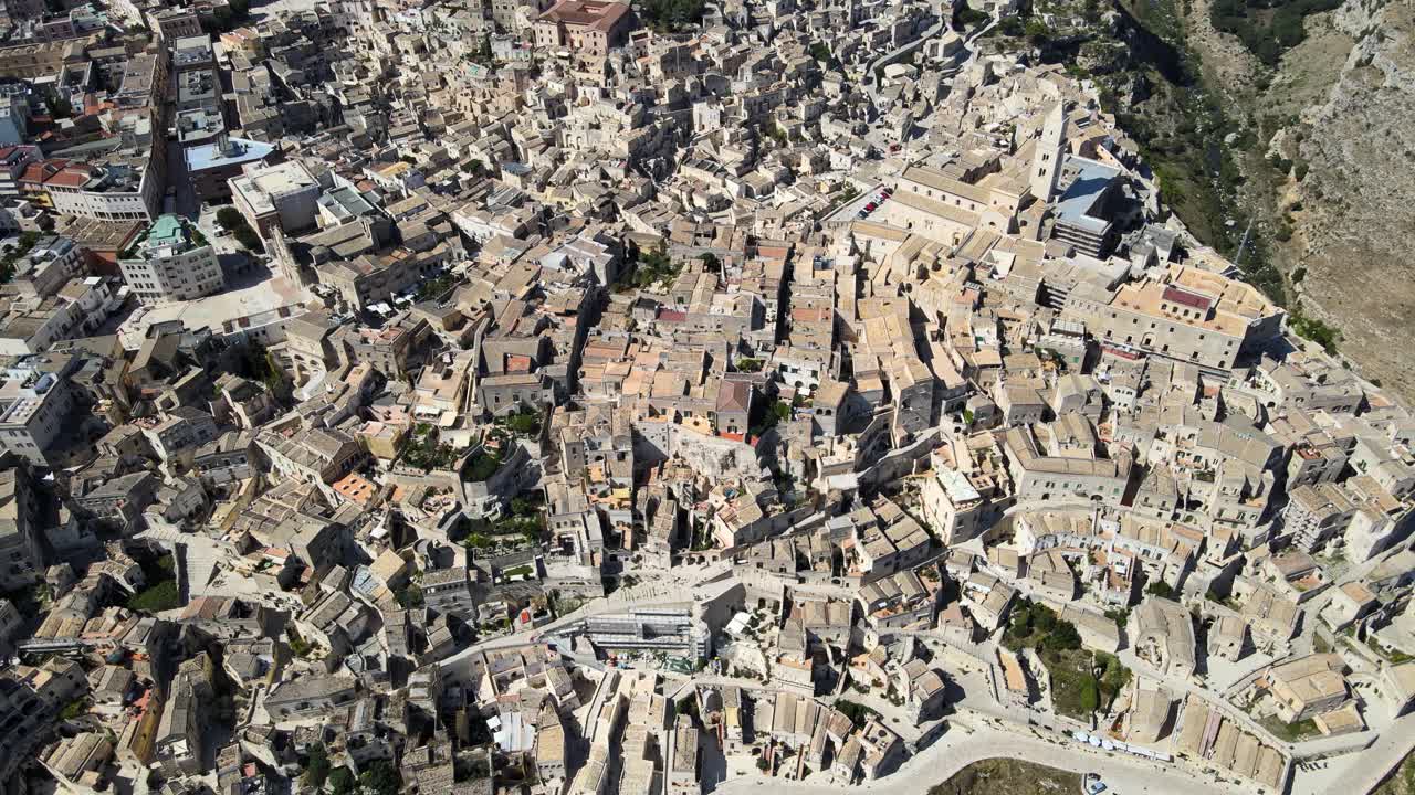 이탈리아 마테라 마을 전체를 보여주는 공중 드론 탑샷