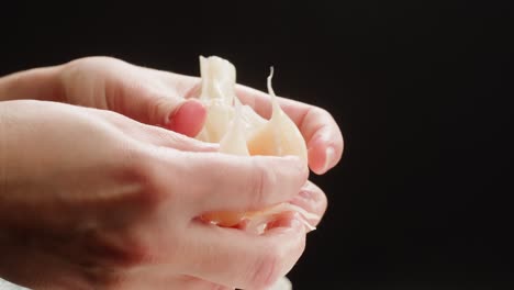 ajo entero fermentado, verduras encurtidas fermentadas. imágenes de alta calidad en 4k