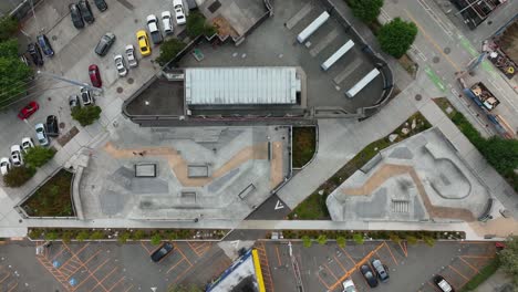 Lowering-aerial-view-of-the-Seattle-Center-skatepark