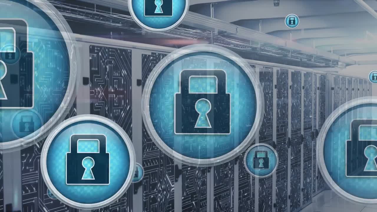 animación de iconos de candados de seguridad flotantes y conexiones de microprocesador contra la sala de servidores