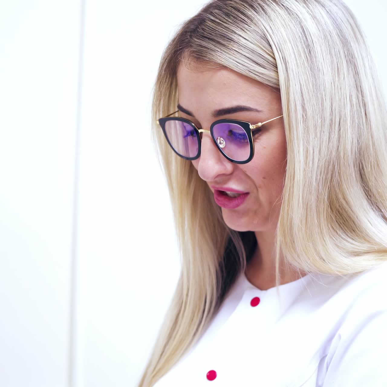 Woman checks eyesight