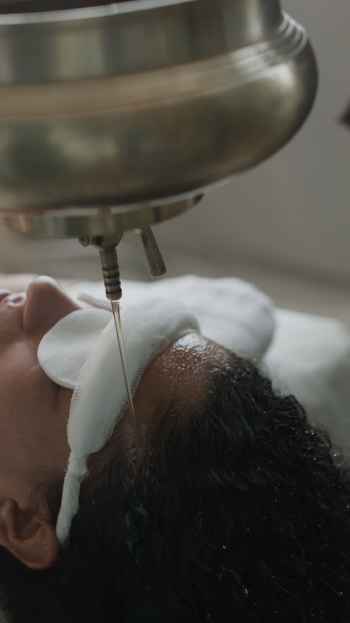 Ayurvedic Shirodhara Oil Treatment