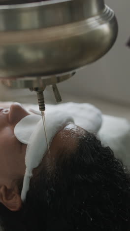 ayurvedic shirodhara oil treatment