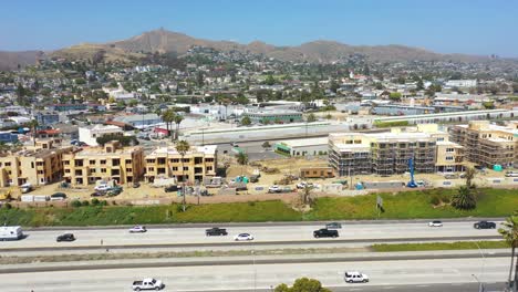 Antena-De-Condominios-Y-Construcción-De-Desarrollo-A-Lo-Largo-De-La-Costa-Del-Pacífico-Cerca-De-Ventura-California-3