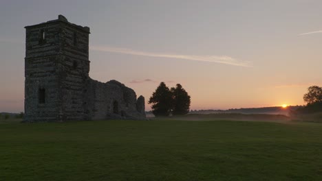 Amanecer-En-La-Iglesia-De-Knowlton,-Dorset,-Inglaterra