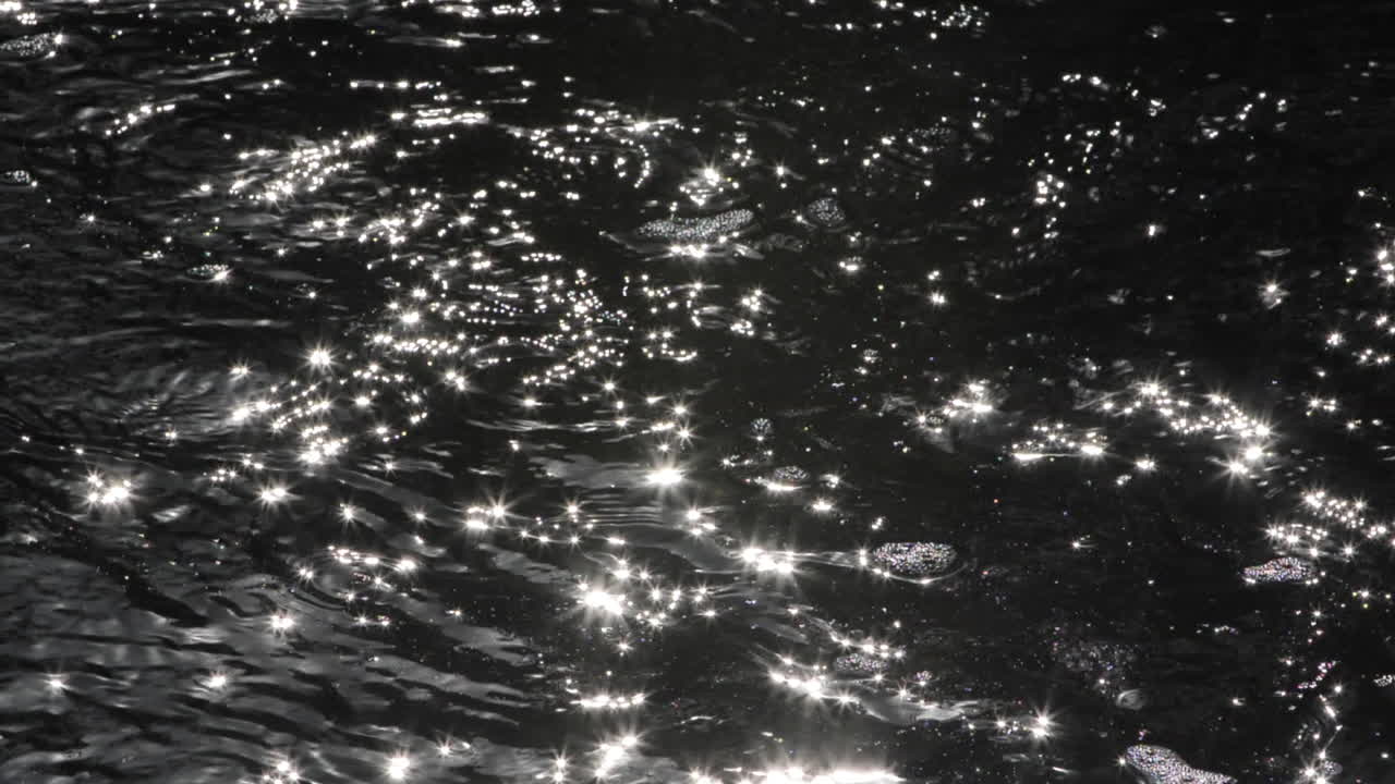 물에 반사되는 아름다운 빛 - 헤라우트 강 (프랑스)