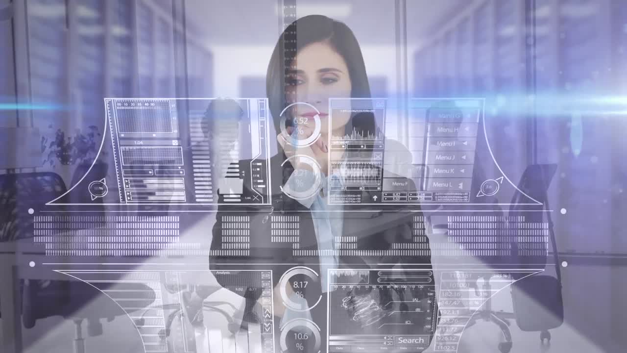 animación de una mujer de negocios caucásica sobre el procesamiento de datos en la sala de servidores