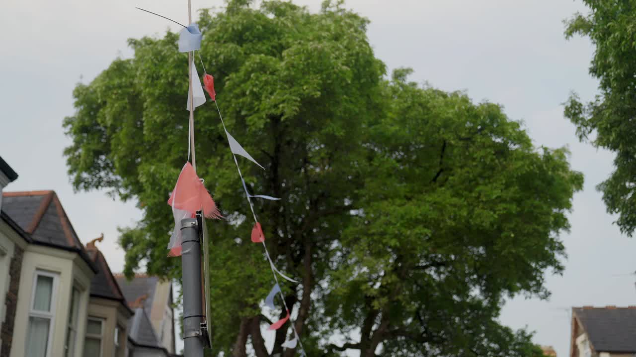 램프 포스트에  ⁇ 인 축하  ⁇ 의 중간  ⁇