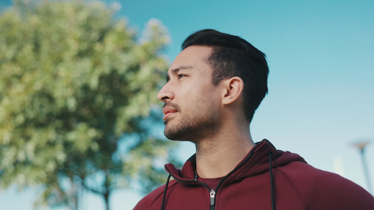 fitness, hombre y al aire libre con vistas