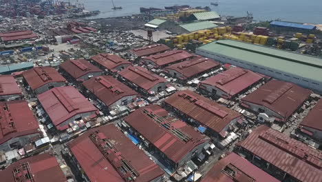 Aerial-of-poor-people-housing-in-Tondo-Manila,-Philippines