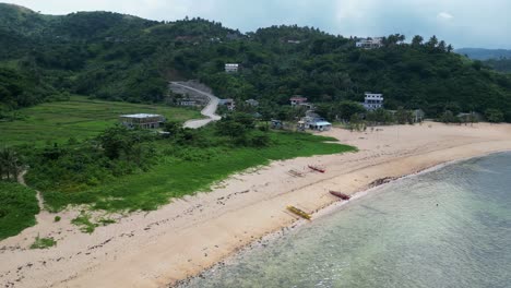 Traditional-Outrigger-Boats-On-The-Sandy-Shore-Near-Baras-In-The-Province-of-Catanduanes,-Philippines