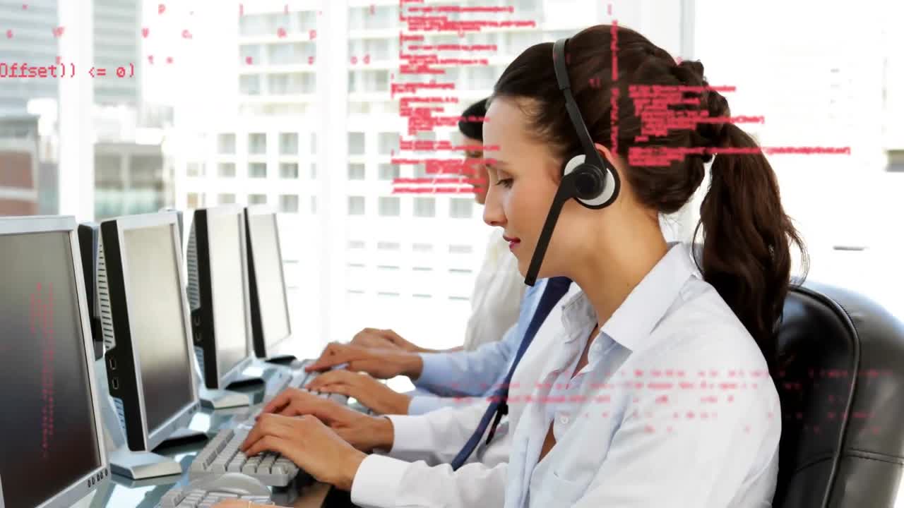 Animasjon av finansiell databehandling over personer med telefonheadset