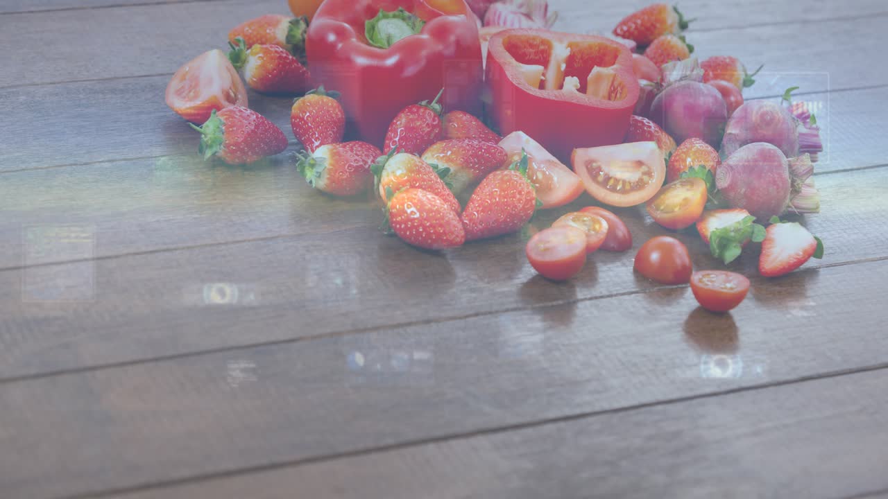Luce fuori campo che emerge, proiettando rettangoli mutevoli su una tavola di legno, accentuando un grappolo di frutta.