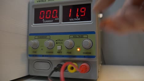 adjusting voltage on lab bench power supply