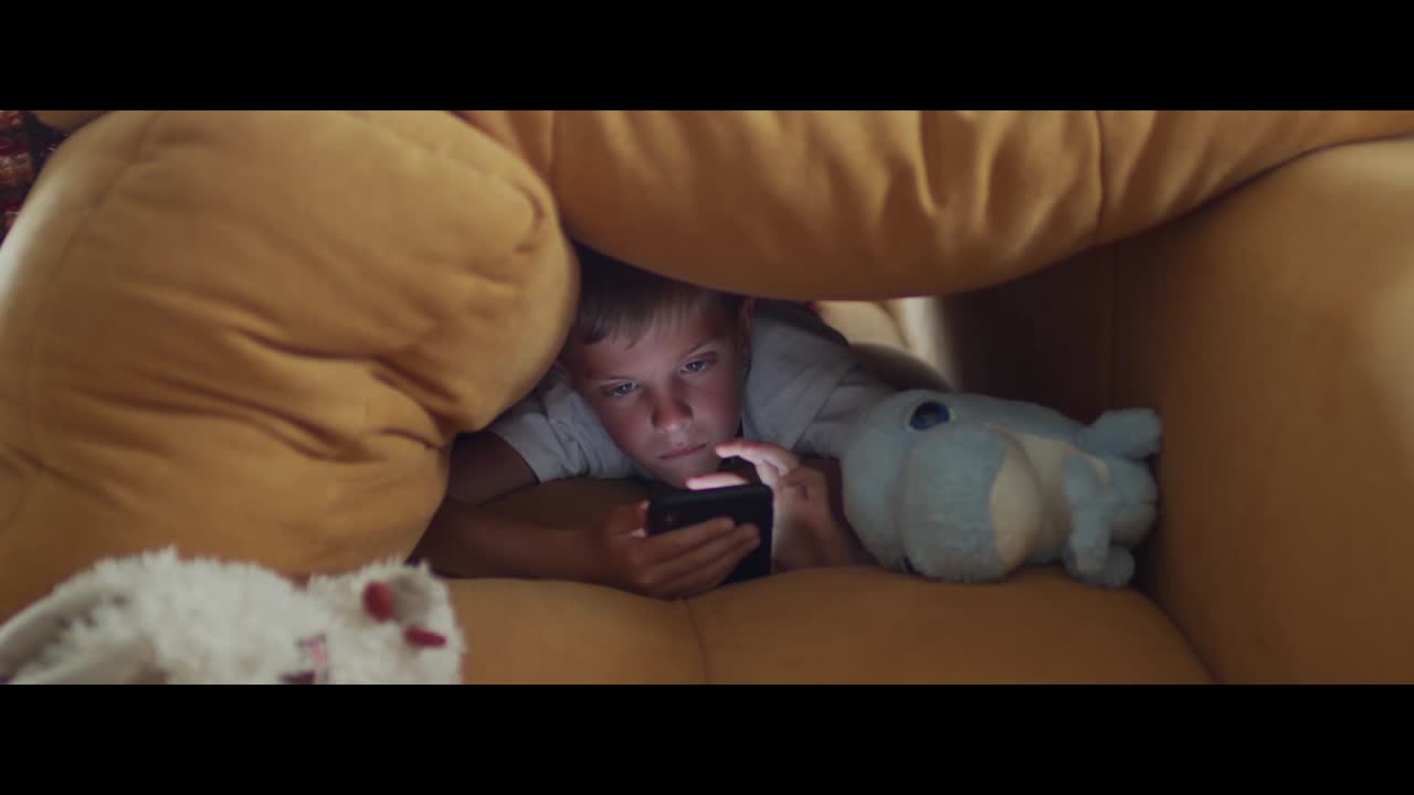 Transforms your visuals with dramatic lighting shifts