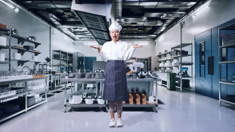chef en una cocina comercial expresando confusión o decepción