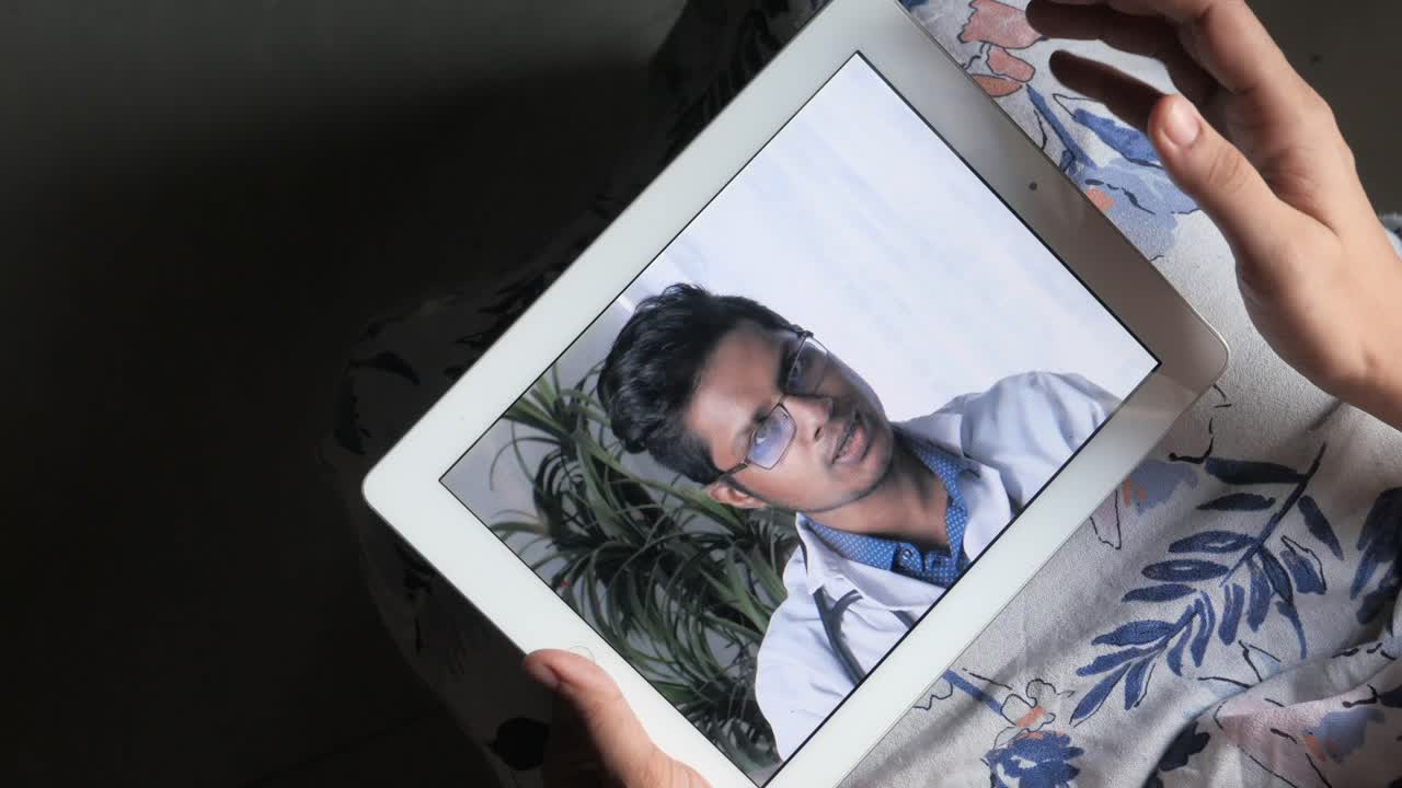 원격 의료: 태블릿에서 온라인 의사 상담