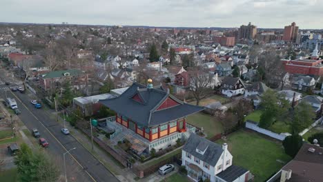 Buddhist-temple-Hanmaum-Zen-center-and-surrounding-cityscape,-Queens-at-New-York-city,-USA