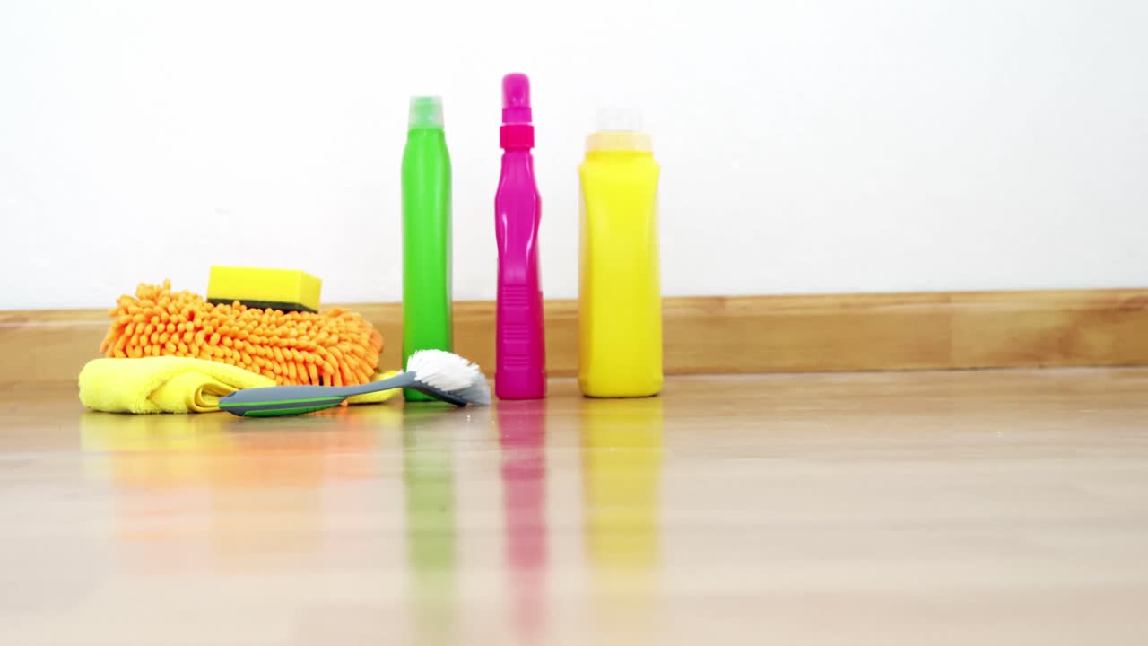 버 ⁇  에 있는 여러 가지 가정용 물품