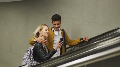 Side-view-of-Caucasian-couple-on-the-go-during-coronavirus-pandemic