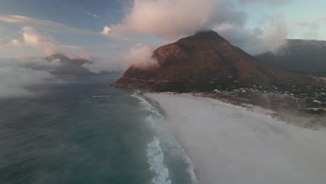 Paisaje-De-Playa-En-Noordhoek-En-Ciudad-Del-Cabo,-Sudáfrica---Disparo-Aéreo-De-Drones