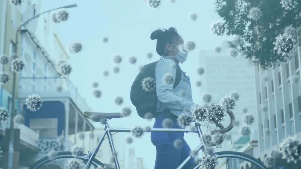 마스크를 쓰고 있는 아시아 여성 위에 떠다니는 거대한 코로나19 세포의 애니메이션