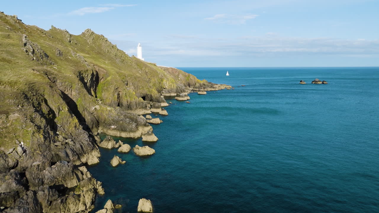 등대 가 있는 해안 풍경