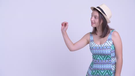 joven y hermosa turista feliz