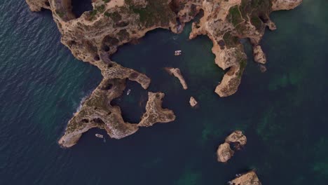 Top-down-shot-of-tourist-destination-Ponta-da-Piedade-at-Lagos-Portugal,-aerial