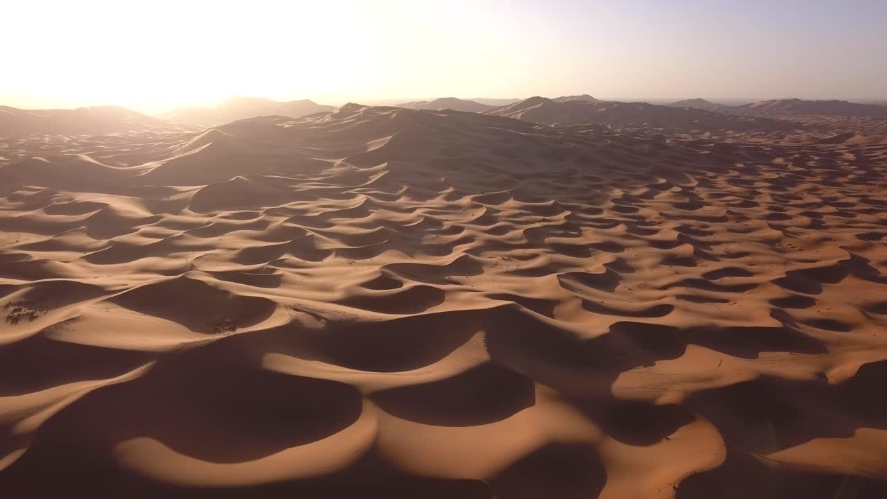 antena: dunas de arena del desierto del sahara