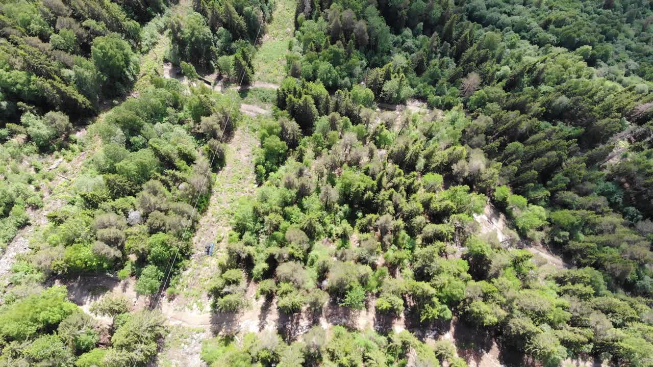 góndola de montaña krossobanen subiendo la montaña en rjukan, noruega