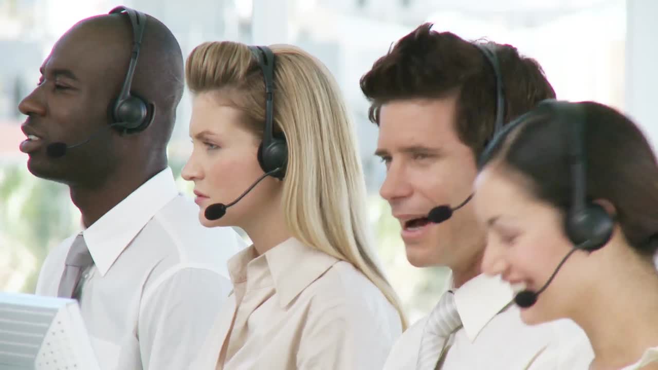 equipo de negocios con auriculares en