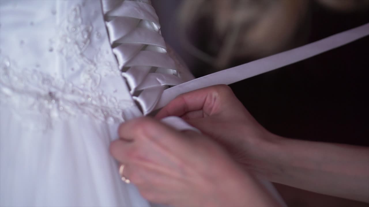 신부 드레스 조정