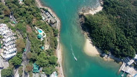 Hong-Kong-bay-coastal-road-with-traffic-and-calm-turquoise-water,-Aerial-view