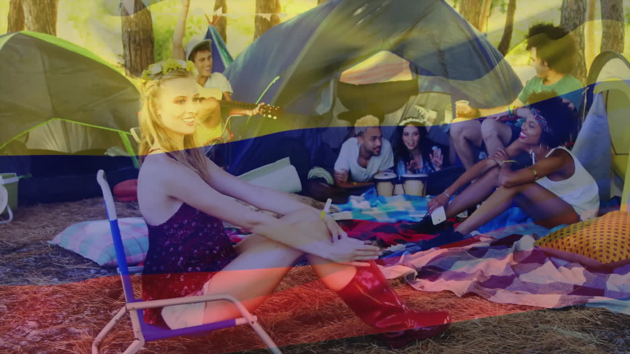 캠핑 그룹은 다채로운 추상적인 모양의 애니메이션으로 휴식을 취하고 있습니다.