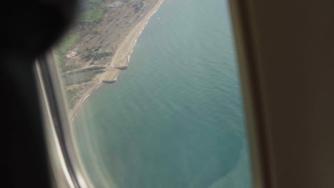 adiós buen viaje a malta vista de la ventana del pasajero del avión