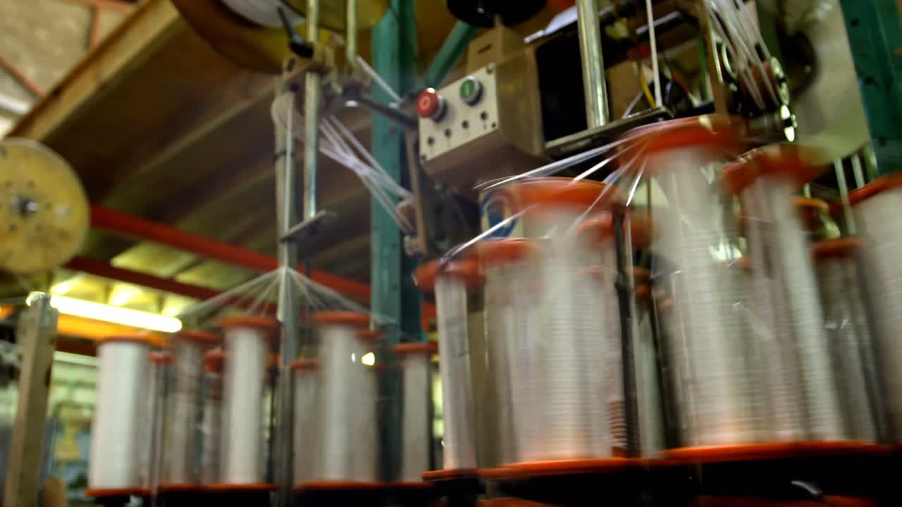 máquina de rodillos de hilo en la industria de fabricación de cuerdas 4k