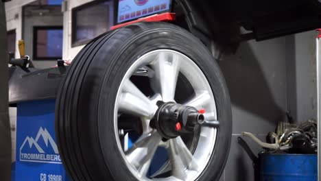 tire change/mounting in a repair shop