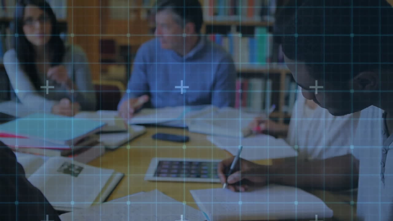 animación del procesamiento de datos en diversos estudiantes