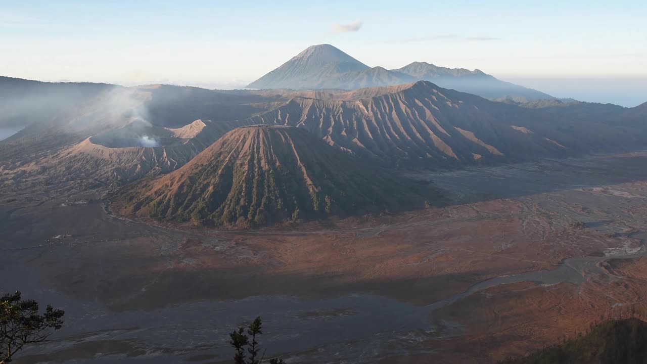Watching the sunrise at Mount Bromo on Java Island, Indonesia, showcasing the breathtaking volcanic landscape and natural beauty of one of Indonesia’s most iconic travel destinations