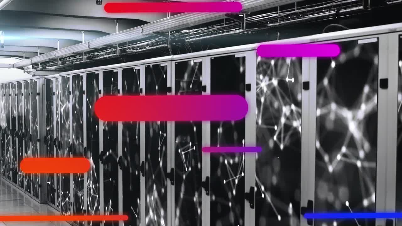 animación de rastros de luz coloridos contra la red de conexiones a través de la sala de servidores de computadora