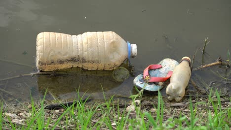 botella y recipiente de plástico de basura