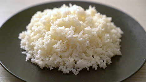 cooked thai jasmine white rice